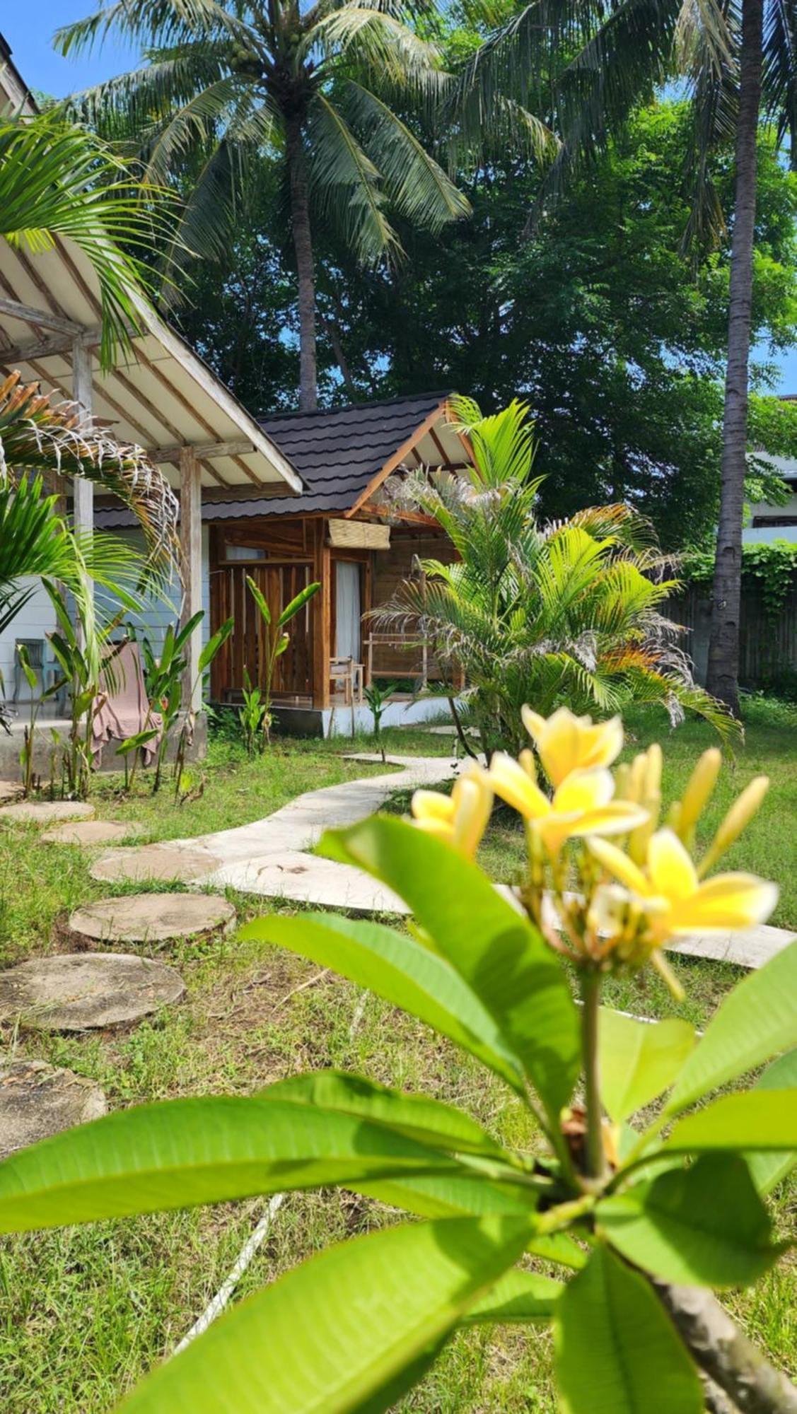 Kayu Cottage Гили Траванган Номер фото